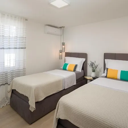 Roko- The Spacious Luxury Vila Trogir