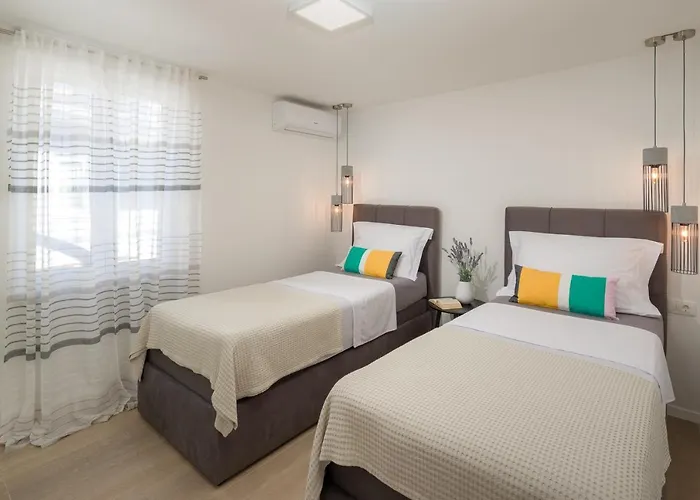 Roko- The Spacious Luxury Villa Trogir