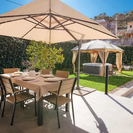 Roko- The Spacious Luxury Villa Trogir