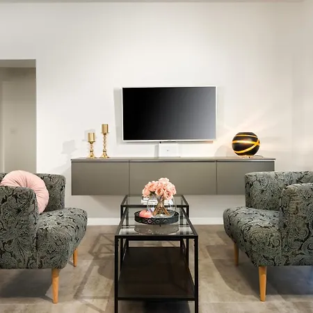 Roko- The Spacious Luxury Трогир