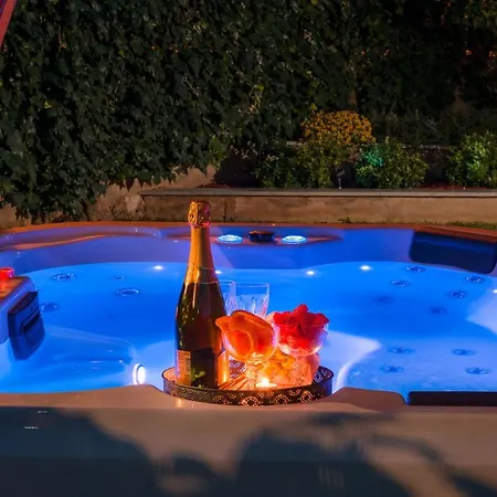 Roko- The Spacious Luxury Вилла *