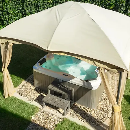 Roko- The Spacious Luxury Villa *