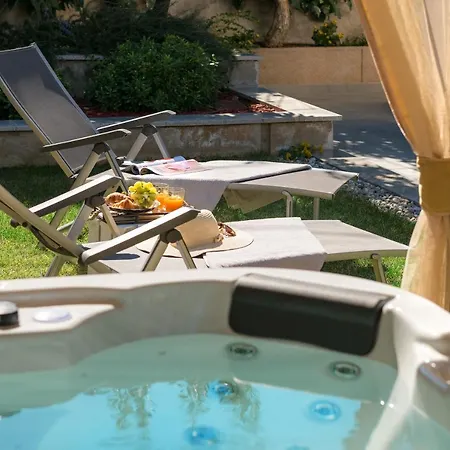 Roko- The Spacious Luxury Villa Trogir