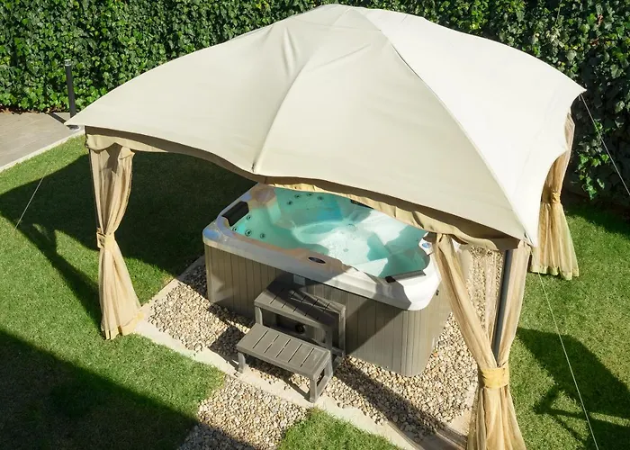 Roko- The Spacious Luxury Villa *