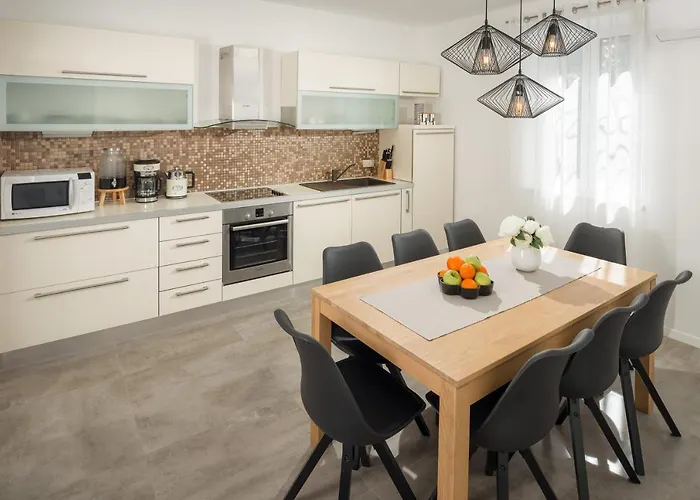 Roko- The Spacious Luxury Vila Trogir