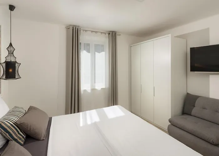 Roko- The Spacious Luxury Vila